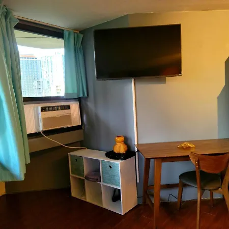 Spacious Studio W/ Parking, Beach/Mall/Park Honolulu Exterior photo