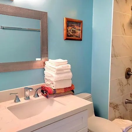 Spacious Studio W/ Parking, Beach/Mall/Park Honolulu Exterior photo