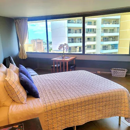 Spacious Studio W/ Parking, Beach/Mall/Park Honolulu Exterior photo